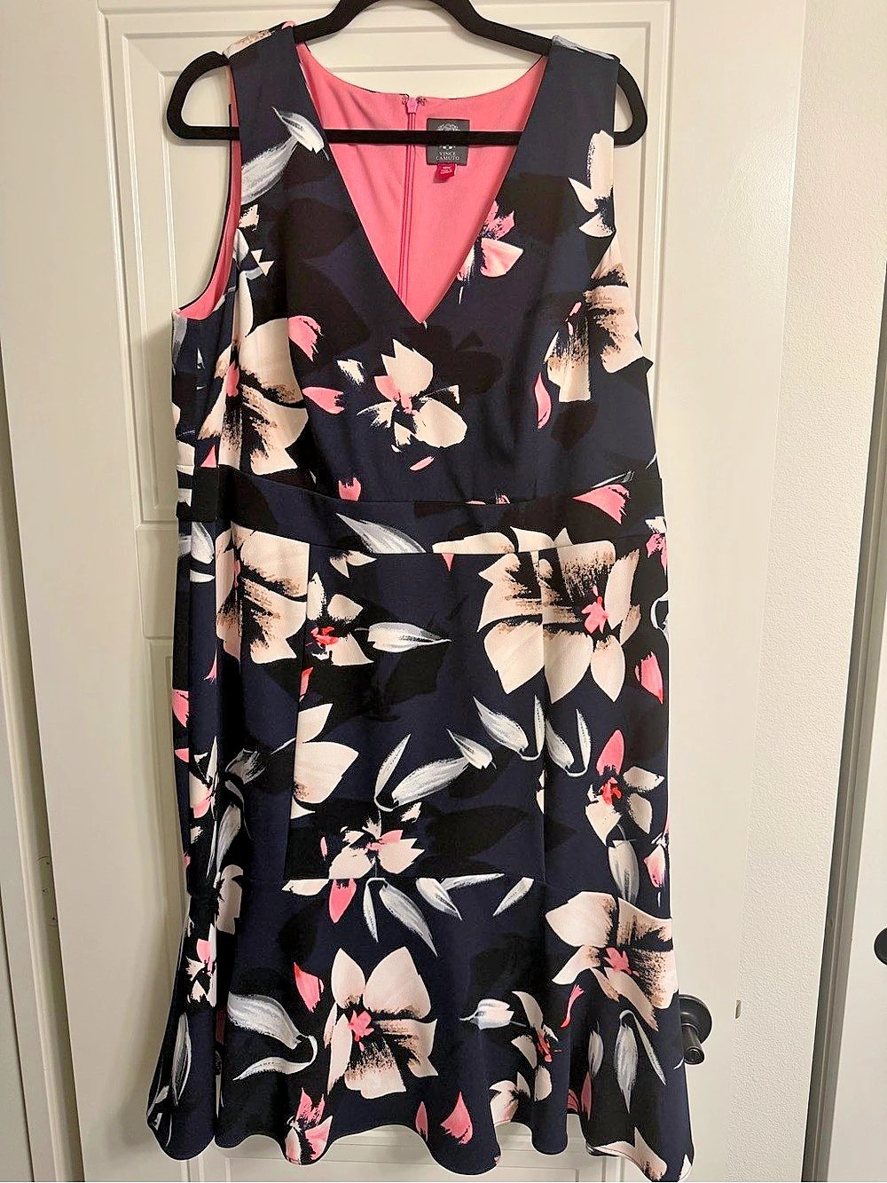 Vince Camuto Floral Sheath Dress in Black & Pink size 18W
